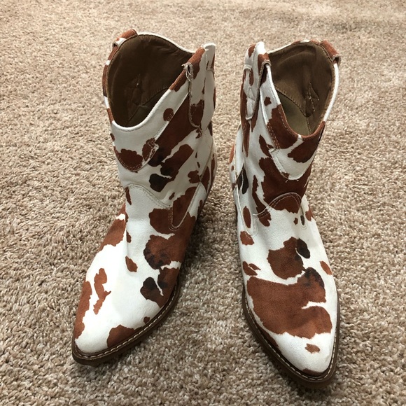 Cowhide Booties - Picture 2 of 3